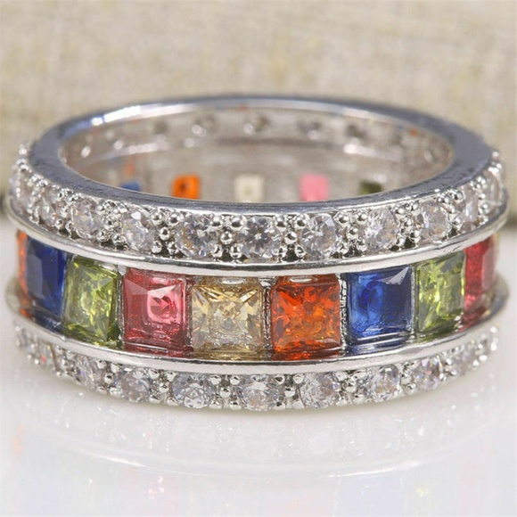 Lirrio's Closet Jewelry - Rhinestone Crystal Ring NWT-